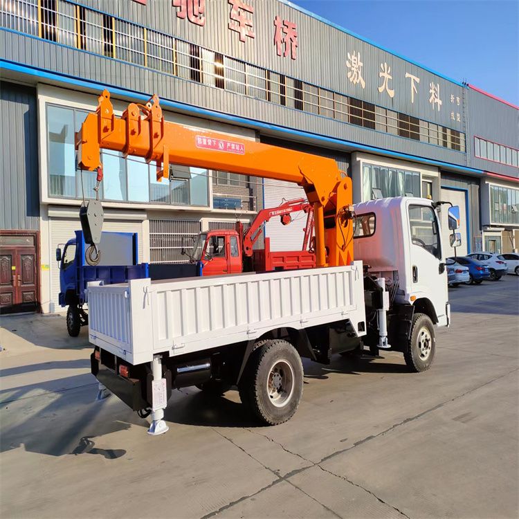 阿鲁科尔沁旗三轮随车吊定制 农用改装机自备吊中瑞长期出售